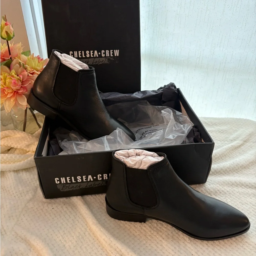 NEW Chelsea Crew Soft Flexible Leather Low Heel Black Booties Size 6 - Picture 3 of 3